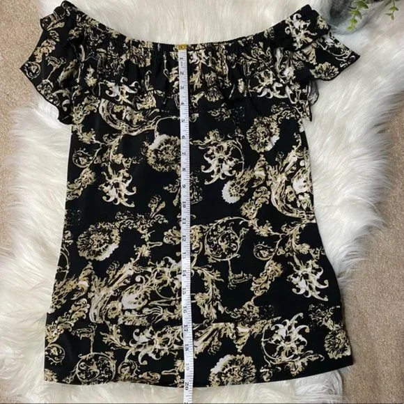 Essentials: Off The Shoulder Pattern Ruffle Top - Picture 6 of 7